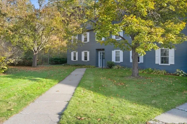 $285,000 | 96 Twin Oaks Terrace, South Burlington, VT 05403