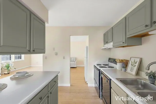 $285,000 | 96 Twin Oaks Terrace, South Burlington, VT 05403