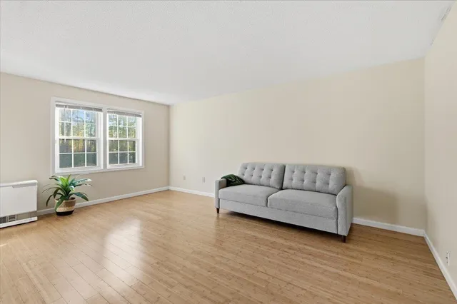 $285,000 | 96 Twin Oaks Terrace, South Burlington, VT 05403