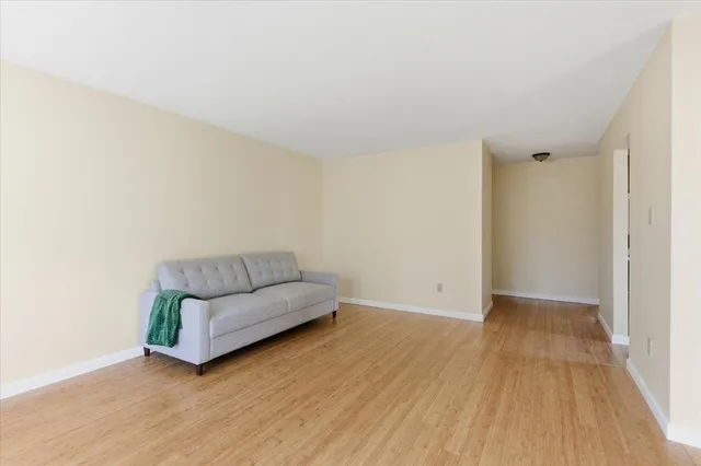 $285,000 | 96 Twin Oaks Terrace, South Burlington, VT 05403