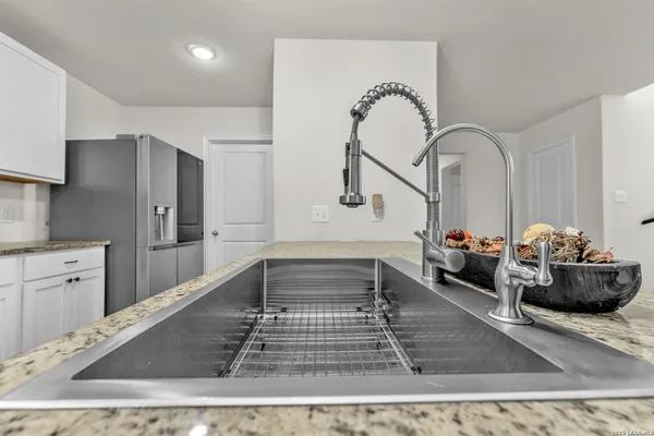 $2,000 | 1045 Pacific Monarch, San Antonio, TX 78253