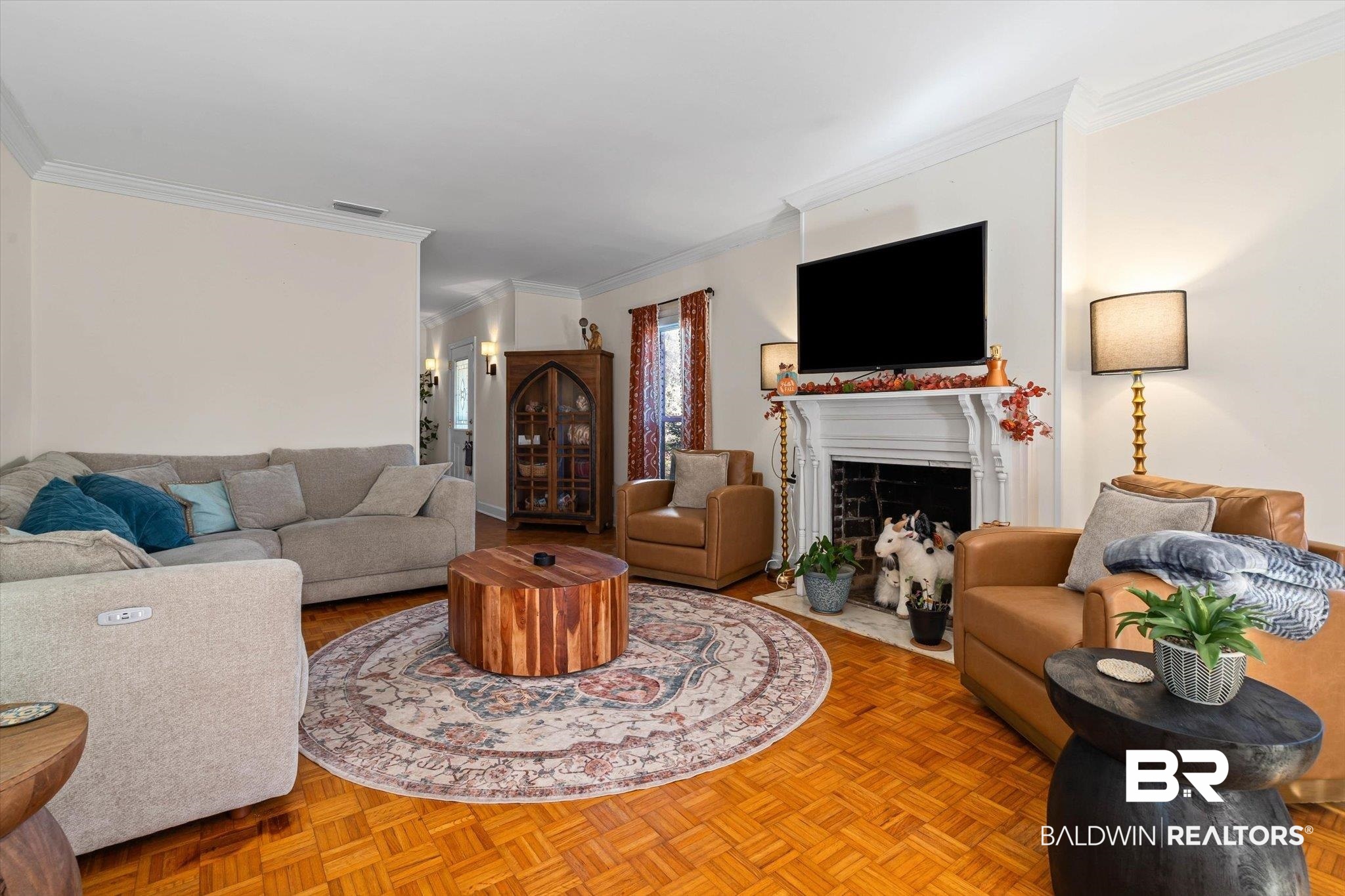 324 Hadrian Street Mobile, AL 36606 - Photo 4 of 33 Living Room