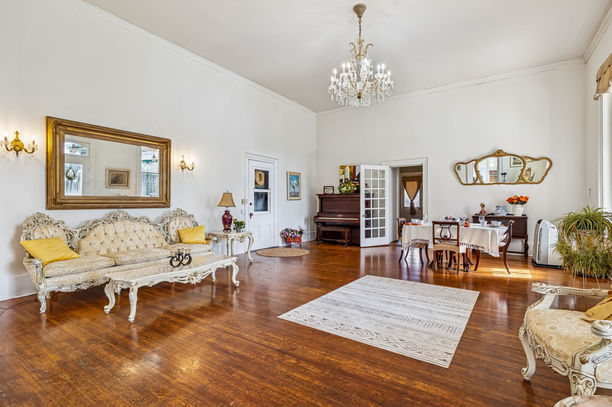 375 Highway 13 Waverly, TN 37185 - Photo 10 of 80 a living room with furniture and a chandelier