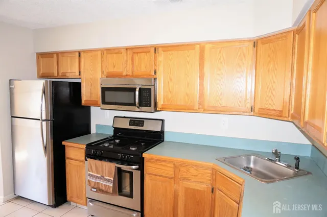 $2,400 | 62 Colleen Court, Kendall Park, NJ 08824