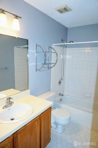 $2,400 | 62 Colleen Court, Kendall Park, NJ 08824