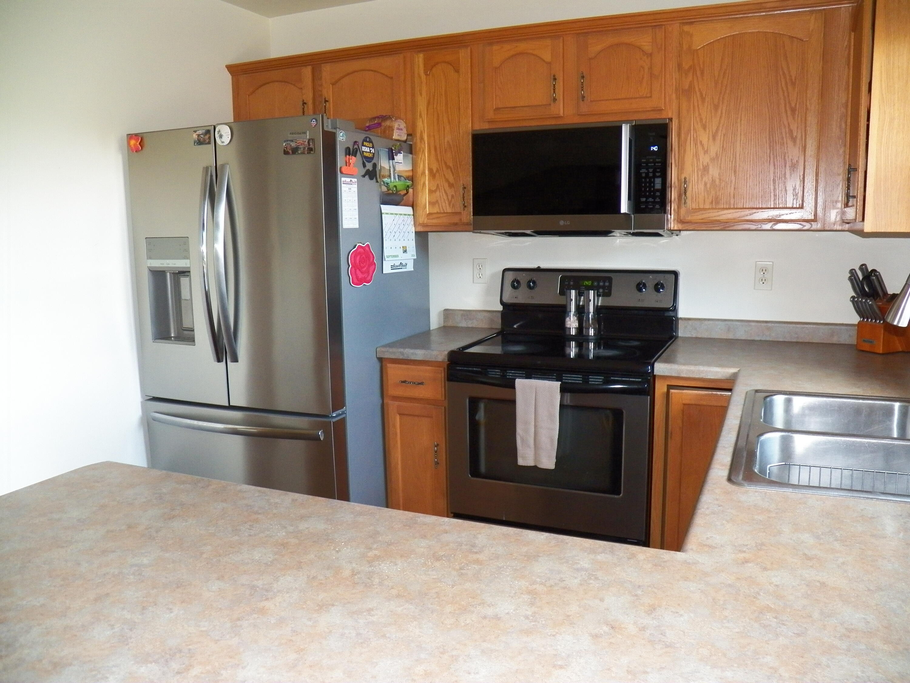 4502 Ridge Court Manitowoc, WI 54220 - Photo 9 of 46 Kitchen View 2