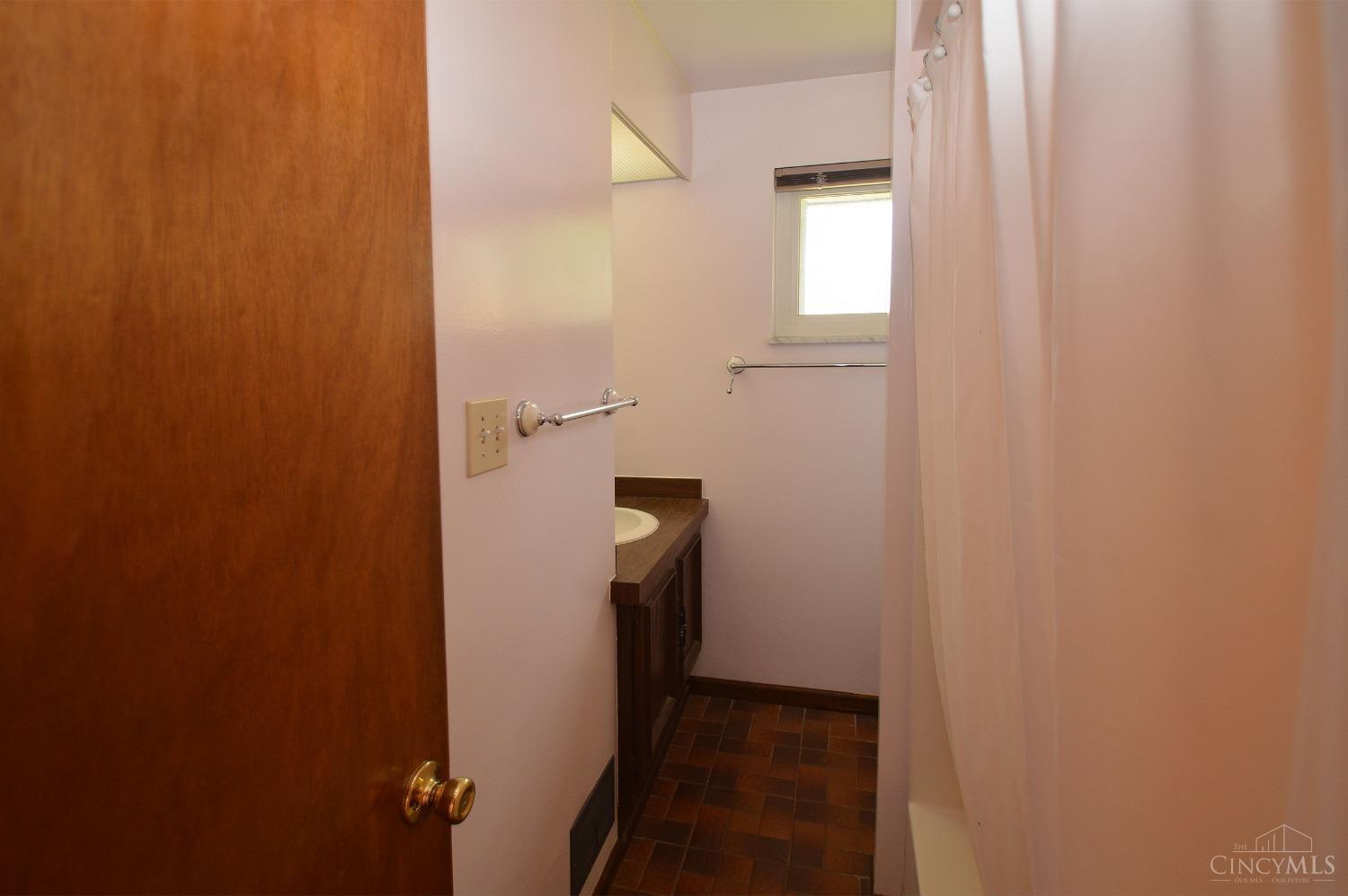 3759 Fulton Grove Road Cincinnati, OH 45245 - Photo 13 of 21 Gallery Image 13