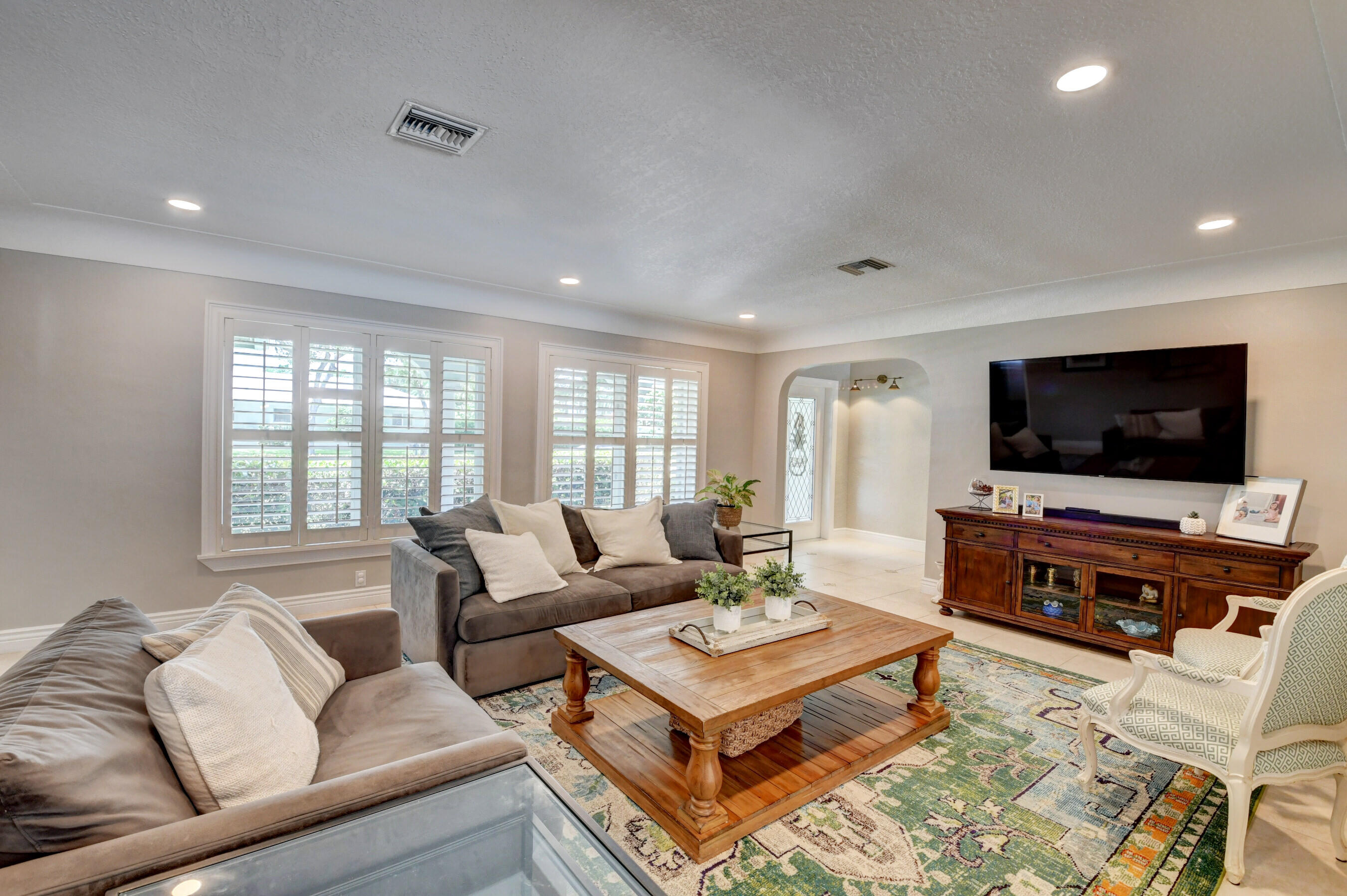1560 Southwest 8th Avenue Boca Raton, FL 33486 - Photo 4 of 26 Living Room
