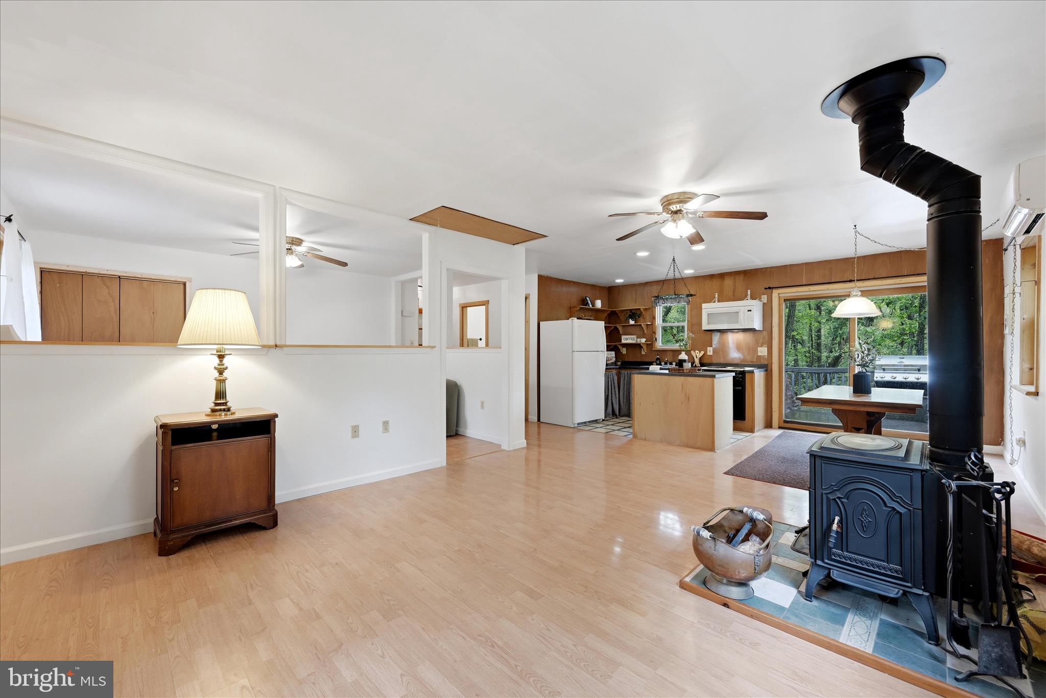 347 Getaway Road Hedgesville, WV 25427 - Photo 4 of 44 Living Room