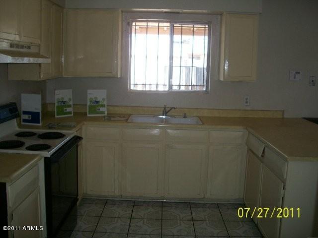 5232 West Monte Vista Road Phoenix, AZ 85035 - Photo 2 of 8 kitchen 2