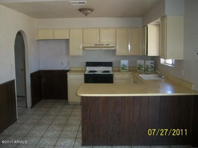 5232 West Monte Vista Road Phoenix, AZ 85035 - Photo 3 of 8 kitchen
