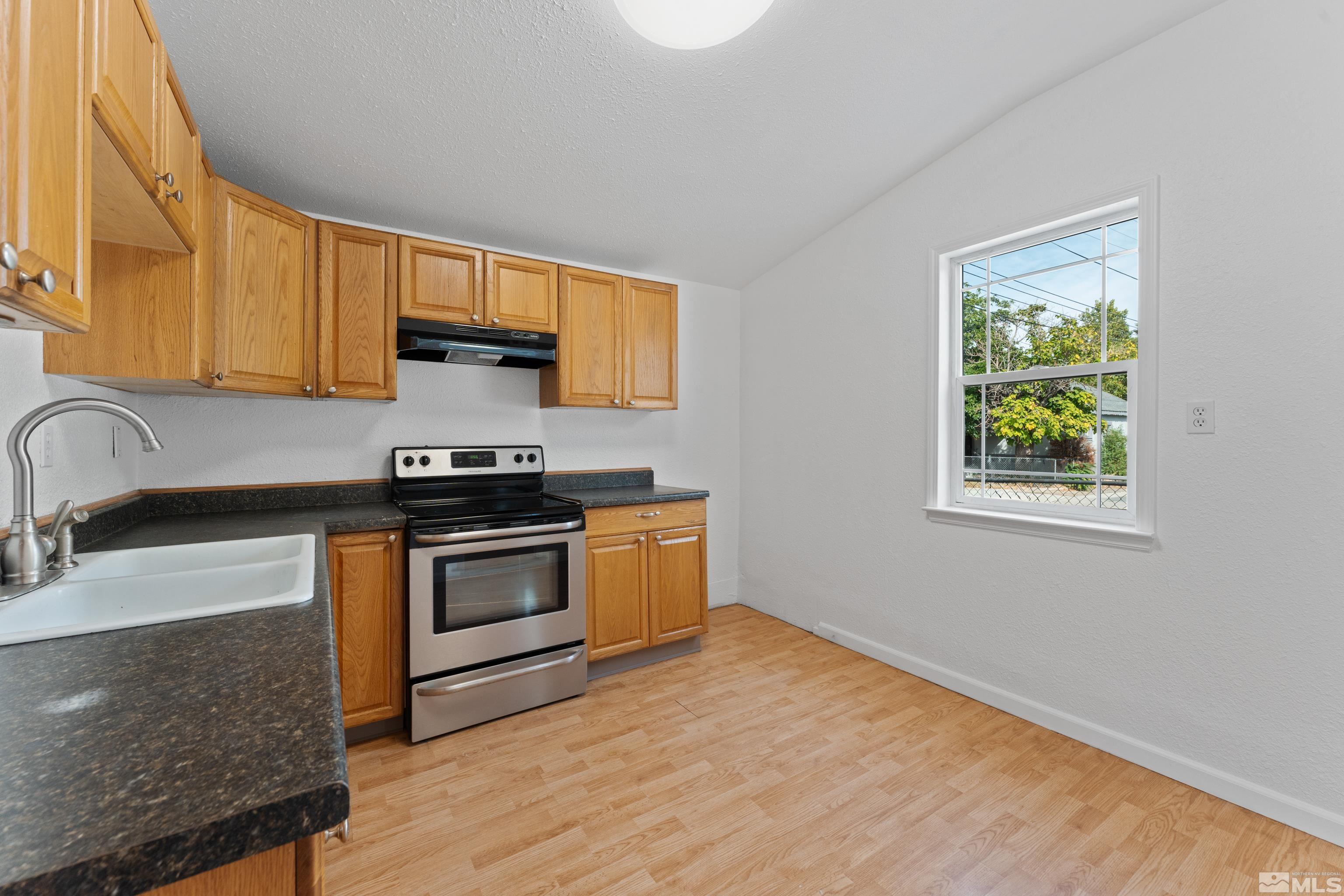 517 St Sparks, NV 89431 - Photo 5 of 35 Photo 5