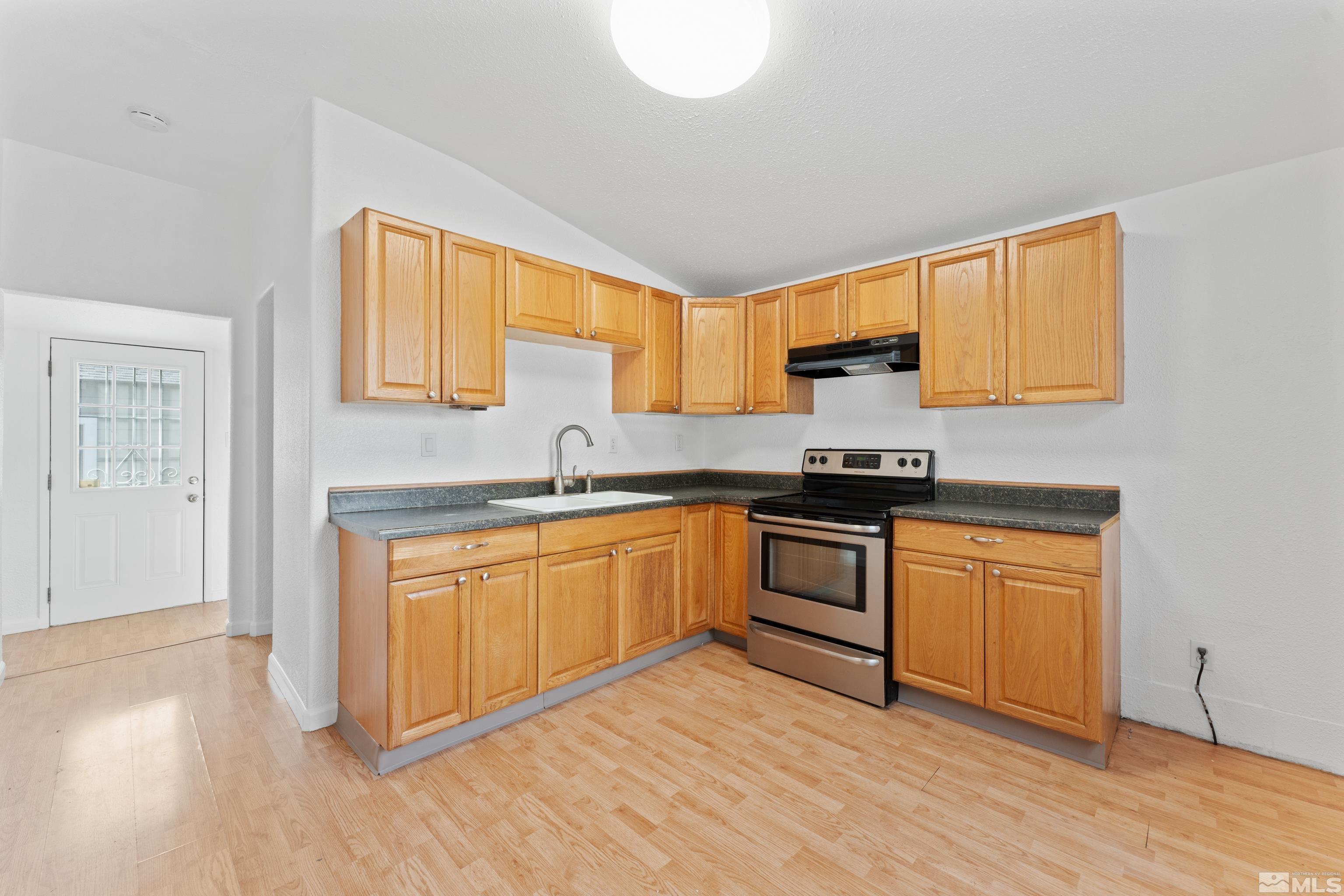 517 St Sparks, NV 89431 - Photo 6 of 35 Photo 6