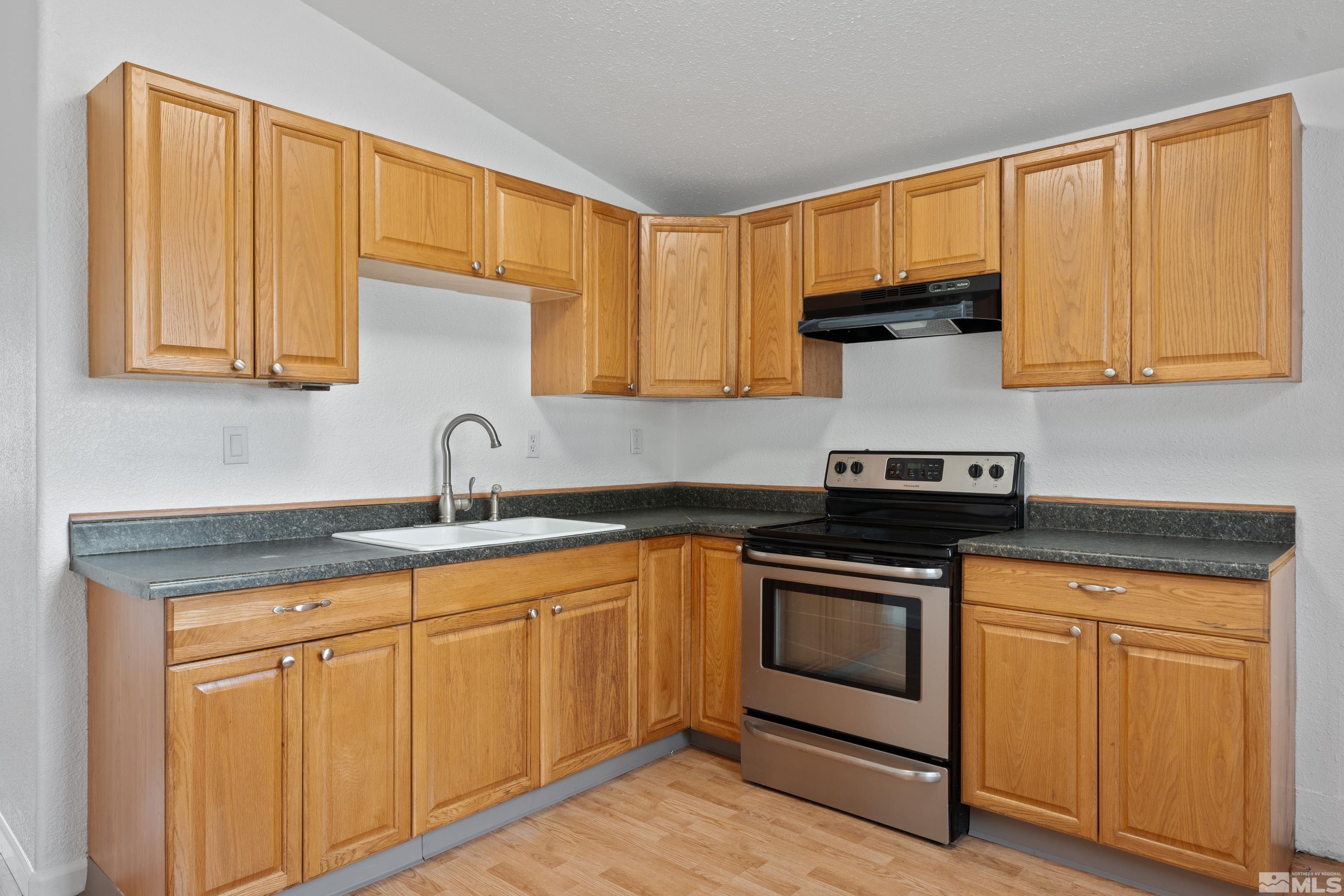 517 St Sparks, NV 89431 - Photo 7 of 35 Photo 7