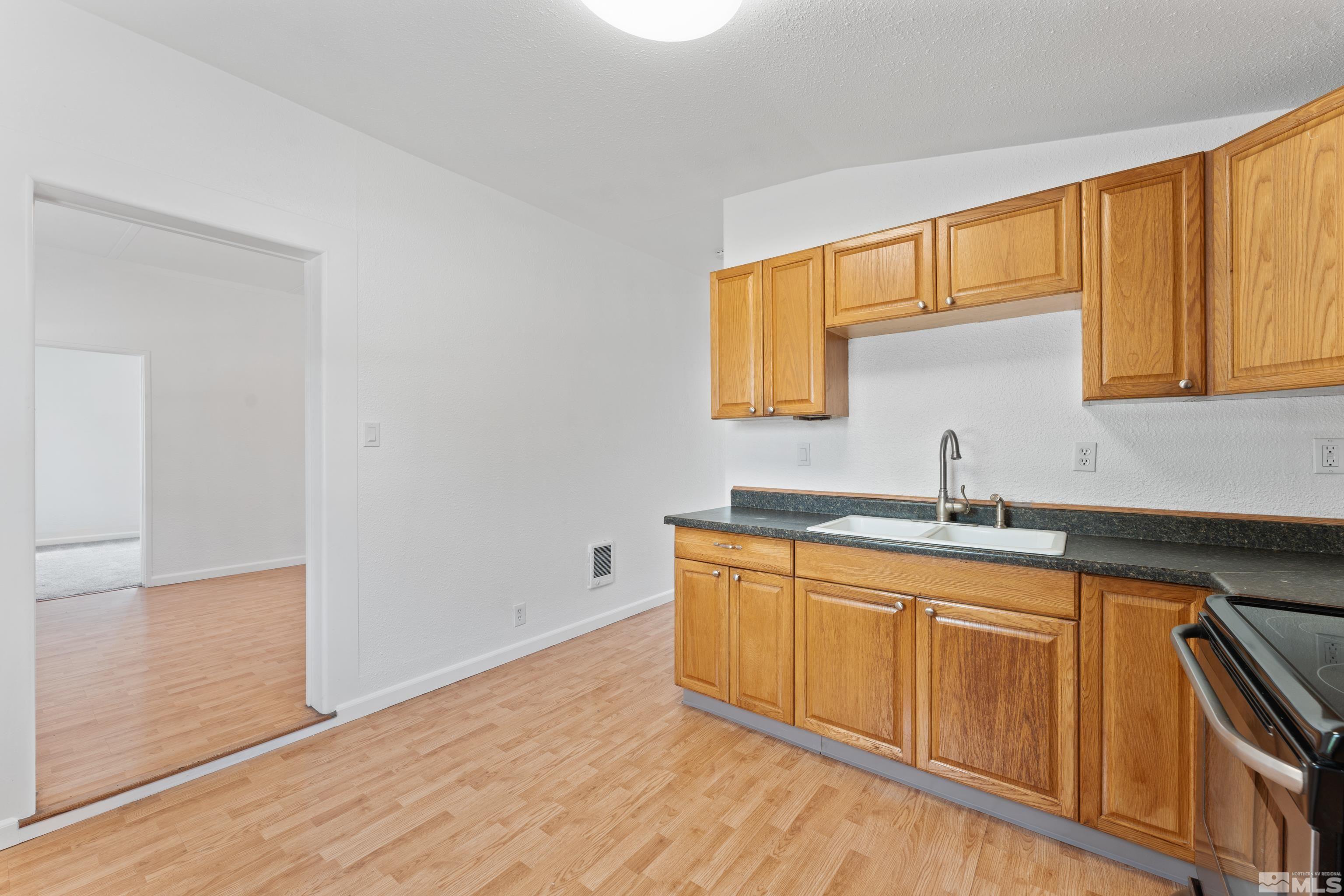 517 St Sparks, NV 89431 - Photo 8 of 35 Photo 8