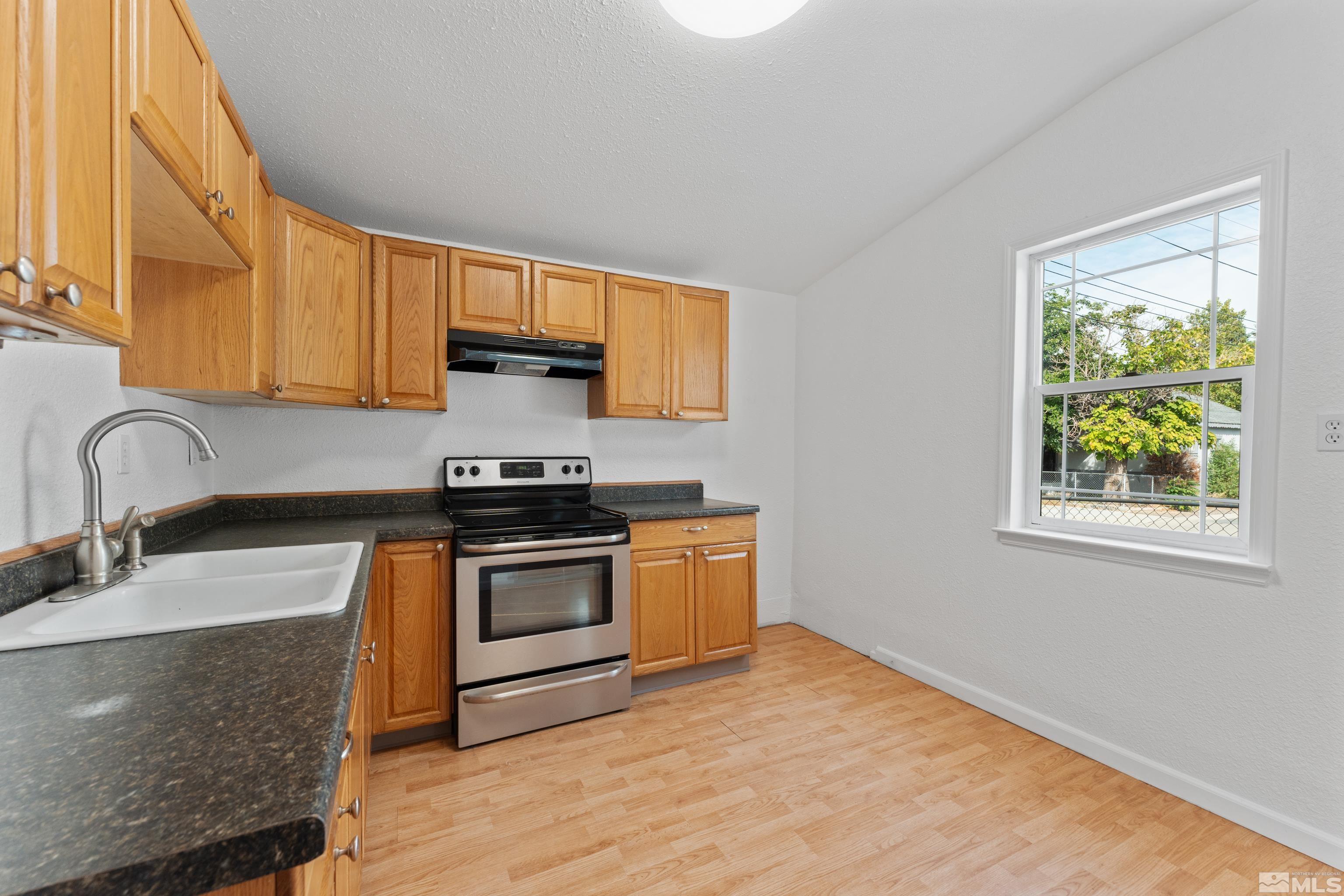 517 St Sparks, NV 89431 - Photo 9 of 35 Photo 9
