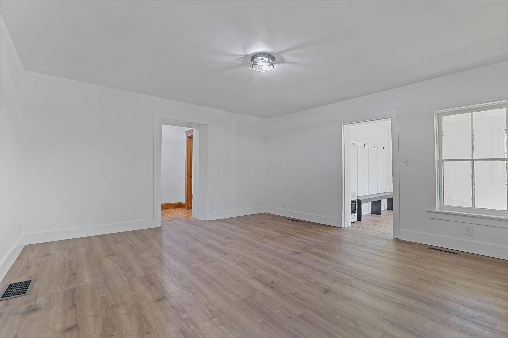 18240 Crawmer Road Southeast Newark, OH 43056 - Photo 11 of 69 Living Room