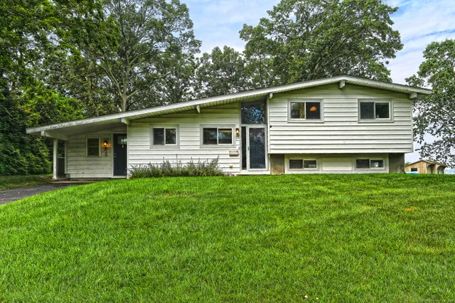 $895,000 | 23 Briarwood Drive, Old Saybrook, CT 06475