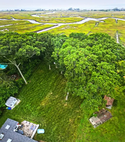 $895,000 | 23 Briarwood Drive, Old Saybrook, CT 06475