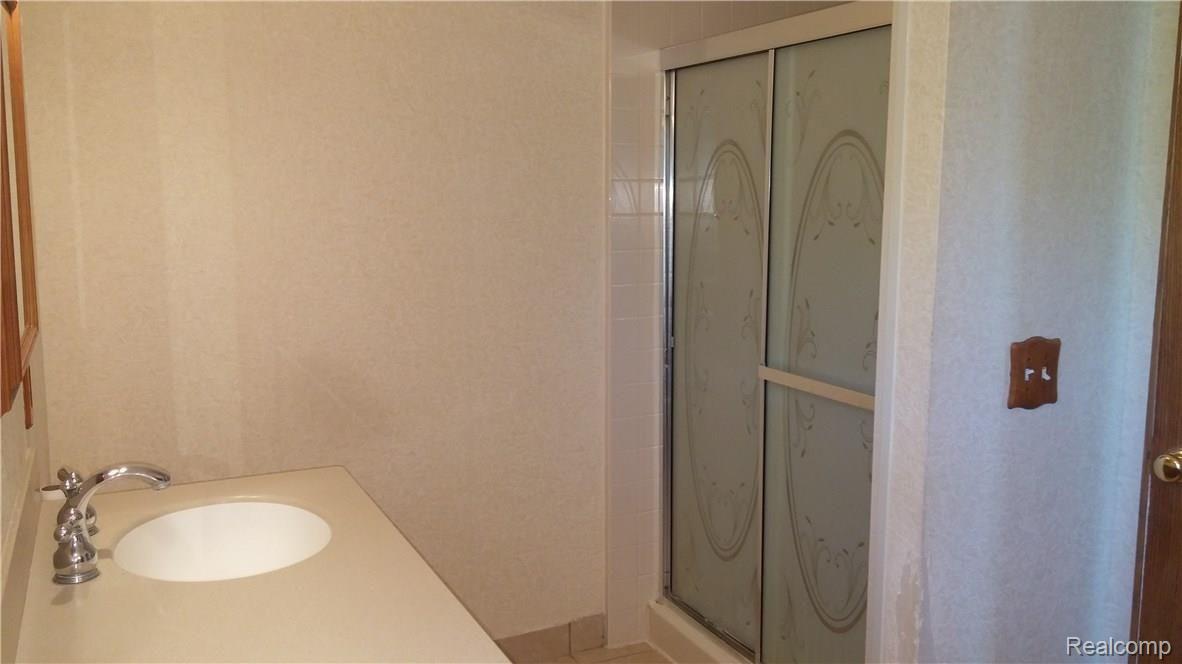 825 3rd Street Fenton, MI 48430 - Photo 15 of 26 Private Shower & Double Sinks