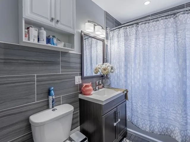 $215,000 | 5717 North Kimball Avenue, Unit 2N, Chicago, IL 60659