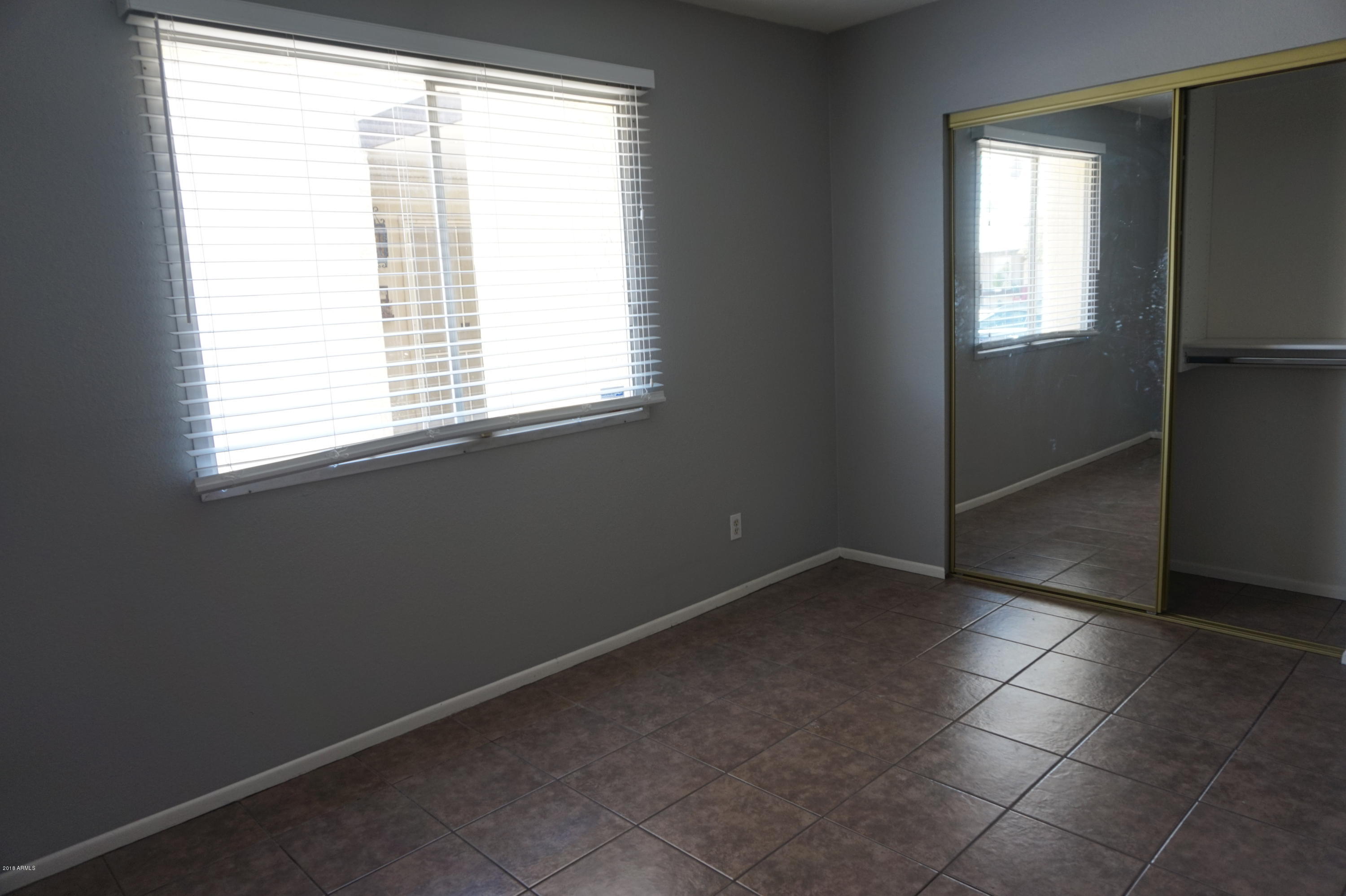 2243 West Vineyard Road Tempe, AZ 85282 - Photo 4 of 10 DSC08180