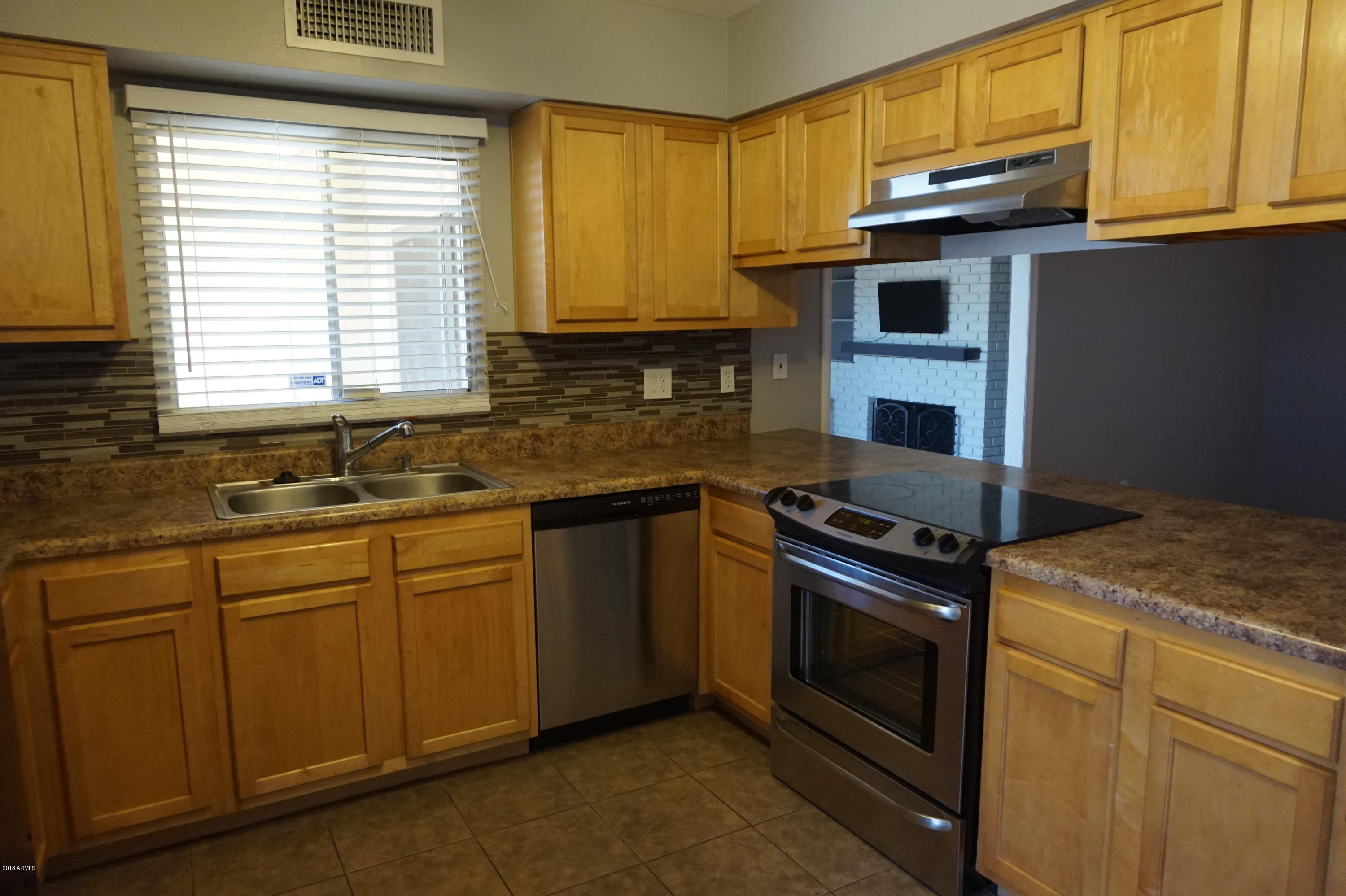 2243 West Vineyard Road Tempe, AZ 85282 - Photo 5 of 10 DSC08192