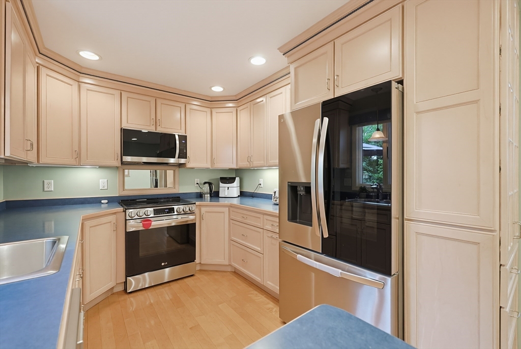 11 Weatherstone Drive, Unit 11 Worcester, MA 01604 - Photo 7 of 18