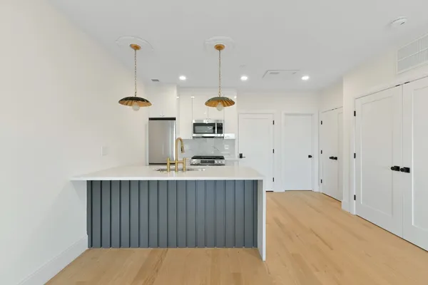 $3,800 | 219 Paris Street, Unit 4, Boston, MA 02128