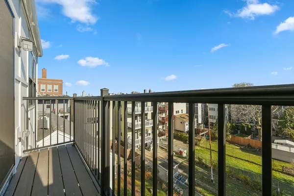 $3,800 | 219 Paris Street, Unit 4, Boston, MA 02128