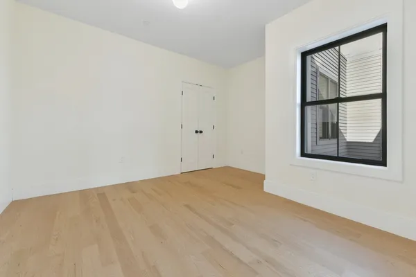 $3,800 | 219 Paris Street, Unit 4, Boston, MA 02128