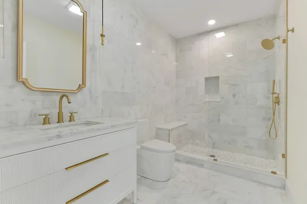 $3,800 | 219 Paris Street, Unit 4, Boston, MA 02128
