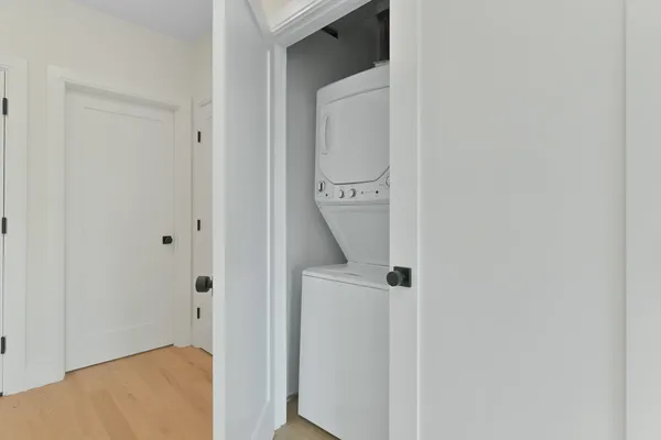 $3,800 | 219 Paris Street, Unit 4, Boston, MA 02128
