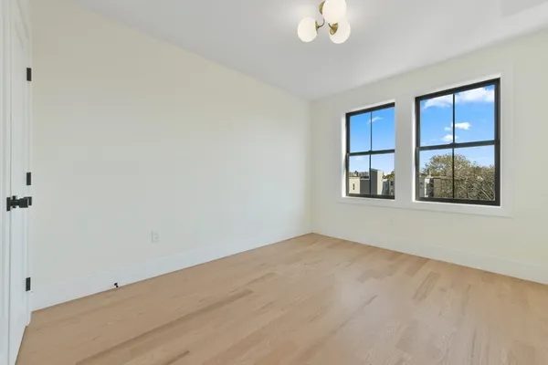 $3,800 | 219 Paris Street, Unit 4, Boston, MA 02128