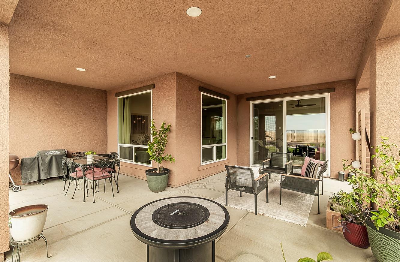 4628 Hillside Road Madera, CA 93636 - Photo 26 of 69 Spacious covered patio