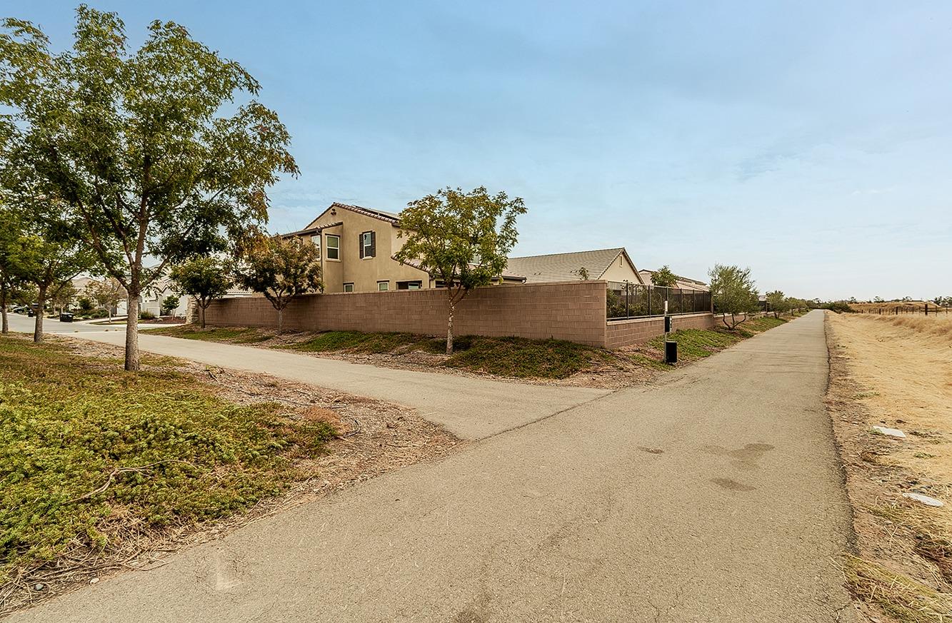 4628 Hillside Road Madera, CA 93636 - Photo 41 of 69 Walking trail behind the house