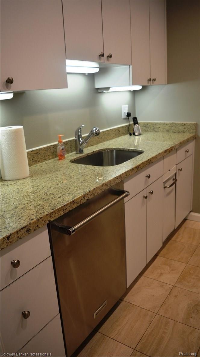 1750 Vernier Road, Unit 9 Grosse Pointe, MI 48236 - Photo 19 of 40 18.JPG