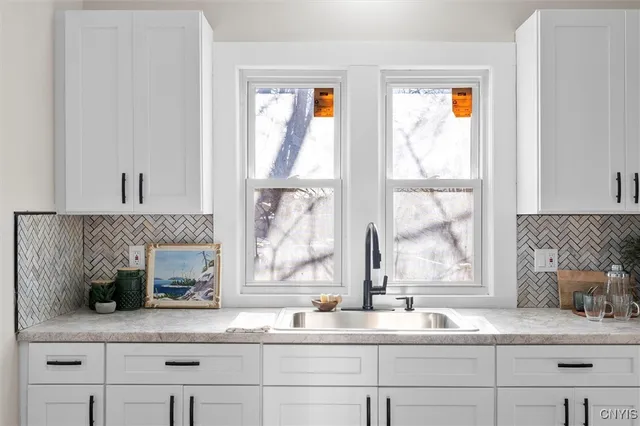 $174,900 | 106 West Avenue, De Witt, NY 13057