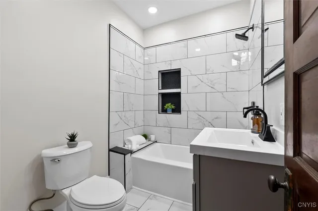 $174,900 | 106 West Avenue, De Witt, NY 13057