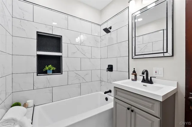 $174,900 | 106 West Avenue, De Witt, NY 13057