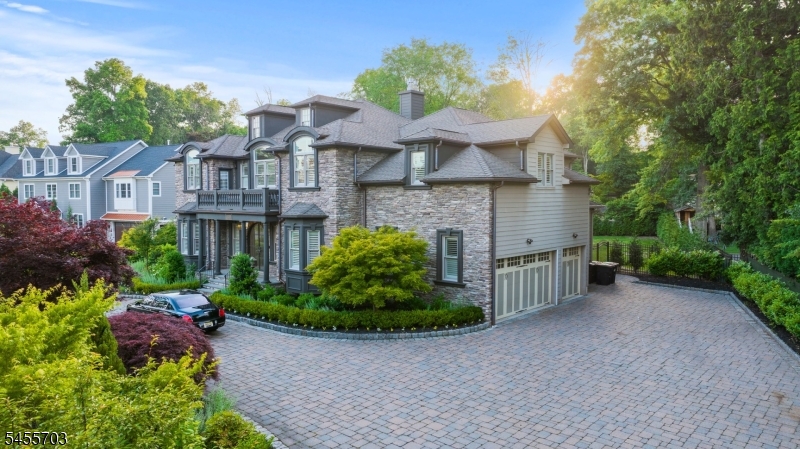 129 Braidburn Road Florham Park, NJ 07932 - Photo 2 of 45 Gallery Image 2