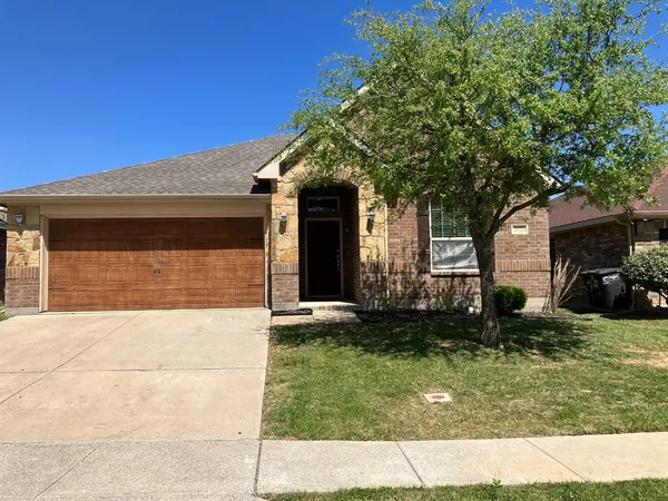 $2,300 | 2820 Stonewall Lane, Fort Worth, TX 76123
