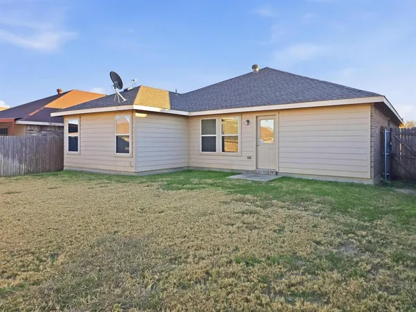 $2,300 | 2820 Stonewall Lane, Fort Worth, TX 76123