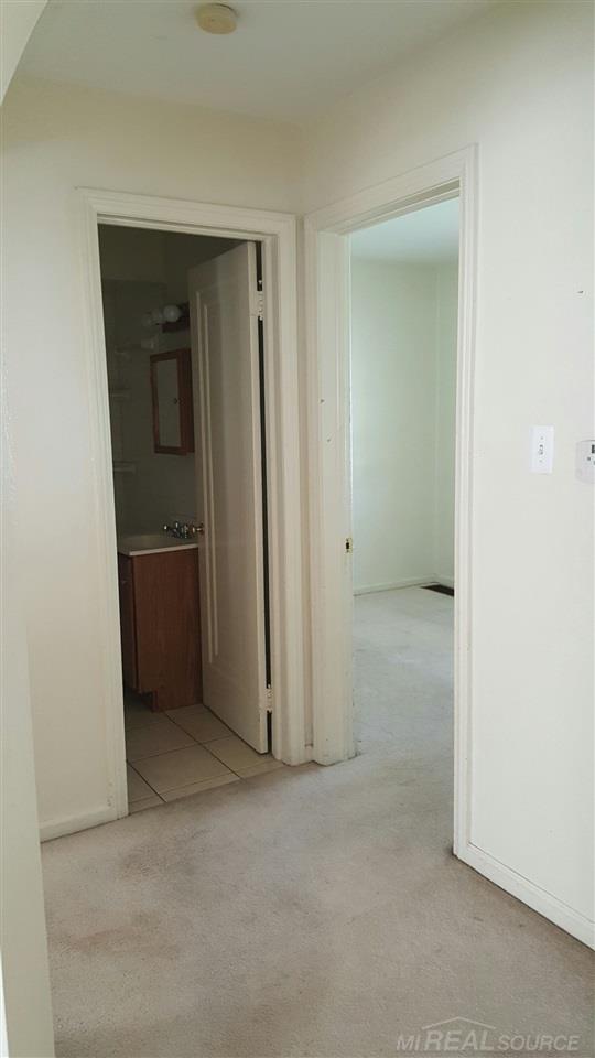 17872 12 Mile Road Roseville, MI 48066 - Photo 9 of 20 Hallway