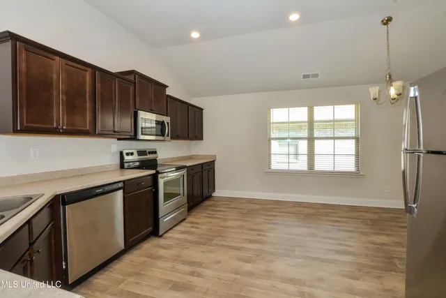 $2,370 | 7826 Ferndale Drive, Olive Branch, MS 38654