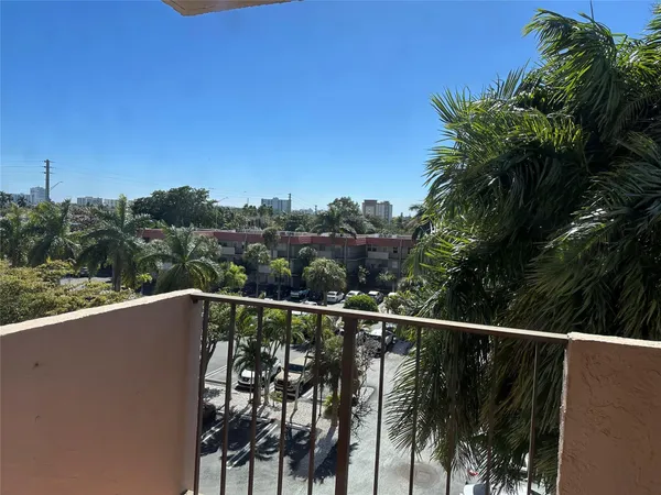 $1,850 | 777 South Federal Highway, Unit 511RP, Pompano Beach, FL 33062