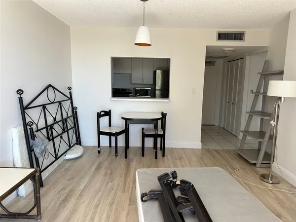 $1,850 | 777 South Federal Highway, Unit 511RP, Pompano Beach, FL 33062