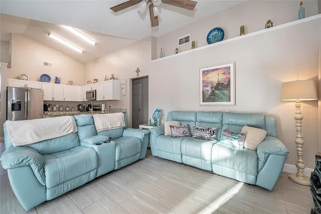 $2,400 | 702 Via Bianca Drive, Davenport, FL 33896