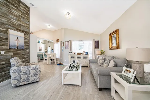 $2,400 | 702 Via Bianca Drive, Davenport, FL 33896