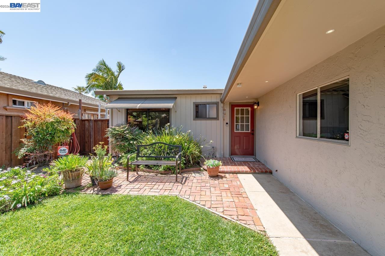 42657 Newport Drive Fremont, CA 94538 - Photo 3 of 39
